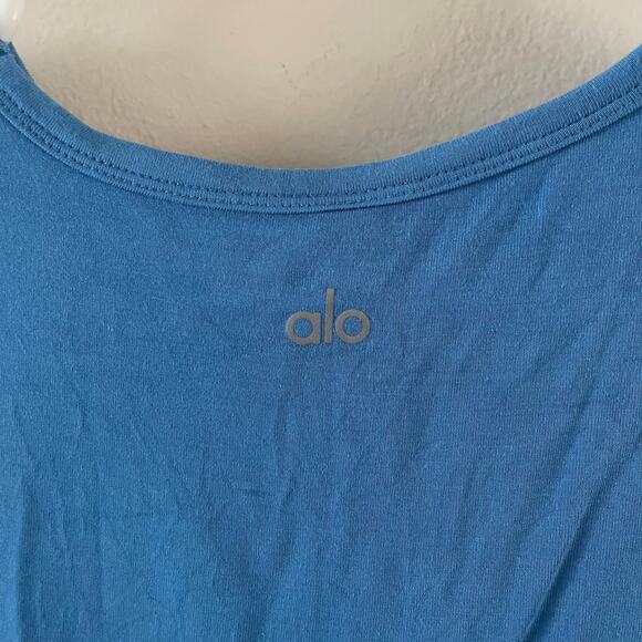 Alo Yoga Cover Tank Womens XS Blue Cropped Twist Front Stretch Soft Sleeveless - Picture 3 of 7